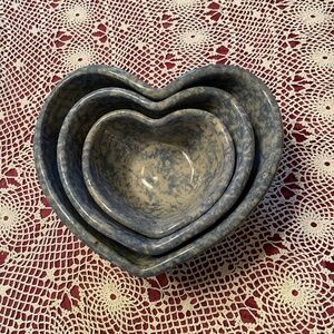 Sponge ware heart shaped bowl set